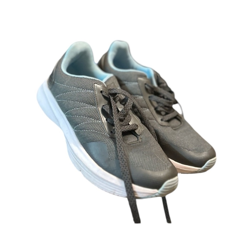 Womens sneakers size 8!